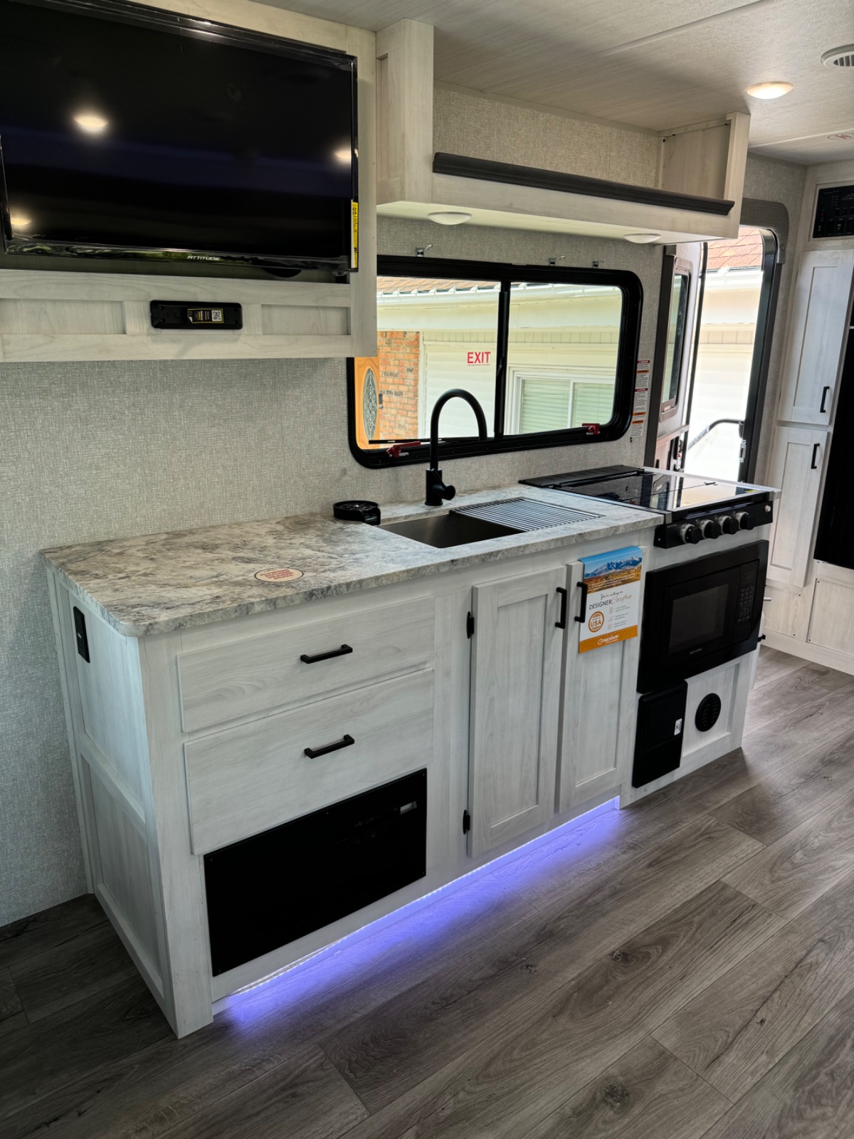 Travel trailer, photo 23 of 26