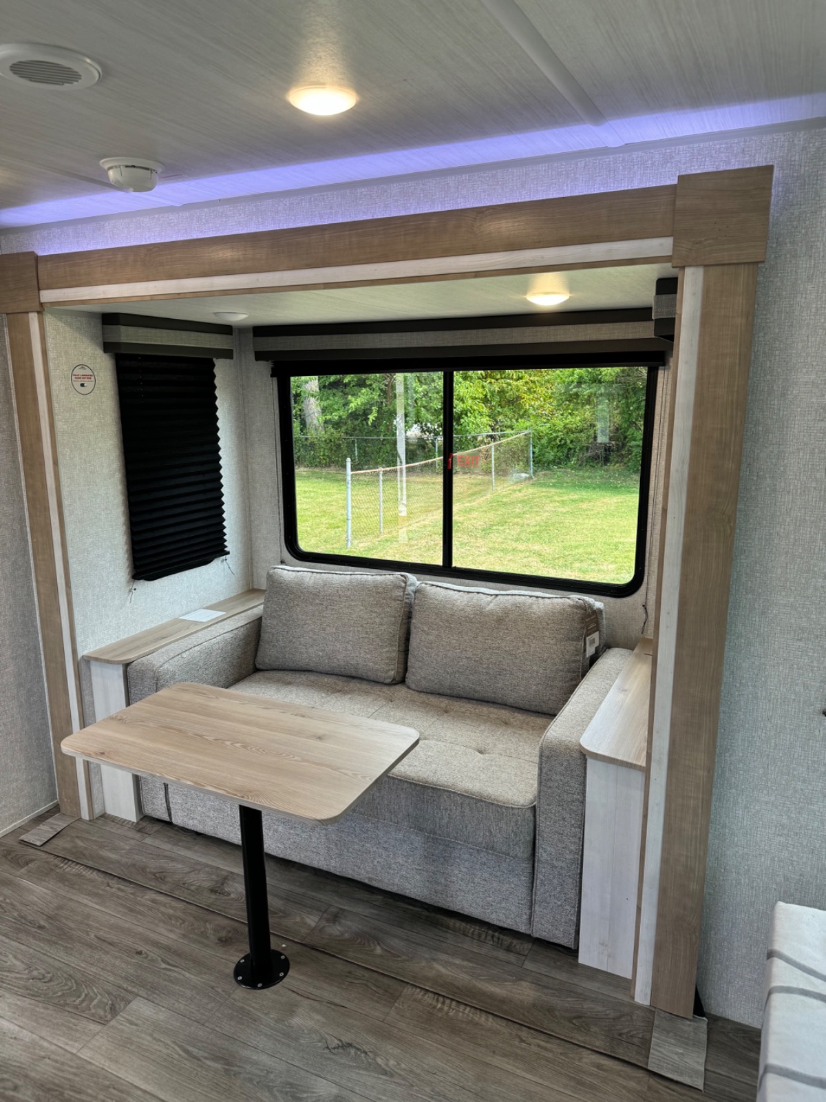 Travel trailer, photo 22 of 26