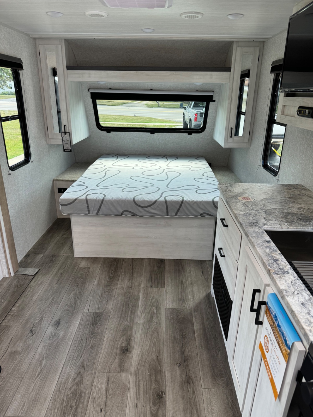 Travel trailer, photo 12 of 26