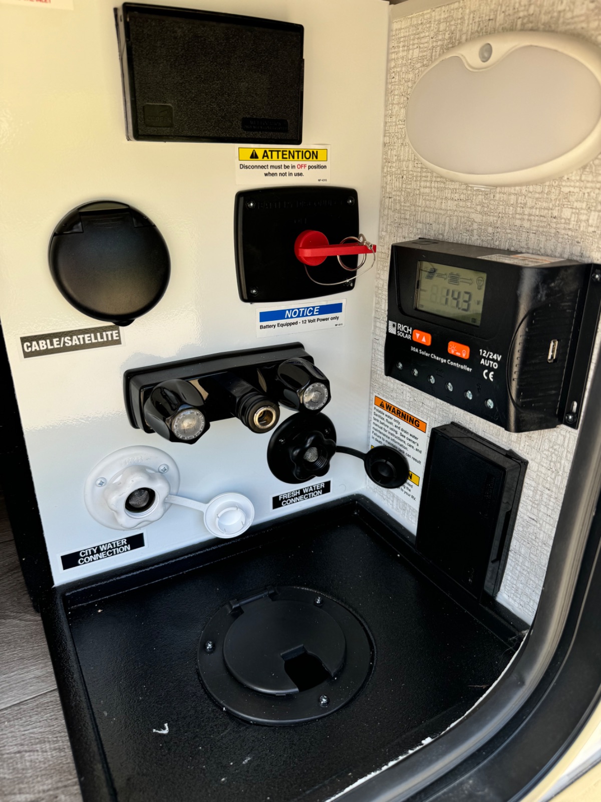 Travel trailer, photo 5 of 26